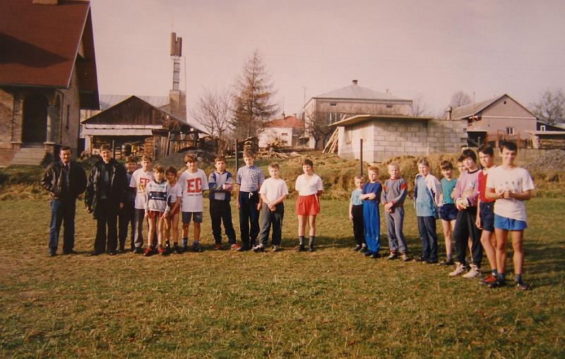 parafia polskokatolicka 1_83.jpg - Rok 1996 - 9 listopada. Mecz towarzyski w piłce nożnej ministrantów z Bażanówką